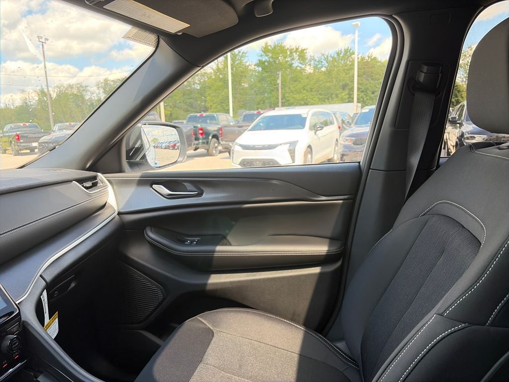 2027 Jeep Grand Cherokee Laredo X