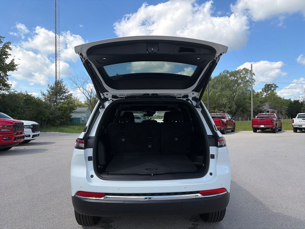 2027 Jeep Grand Cherokee Laredo X
