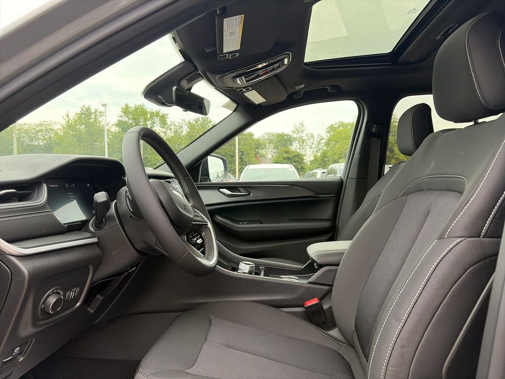 2027 Jeep Grand Cherokee Laredo X
