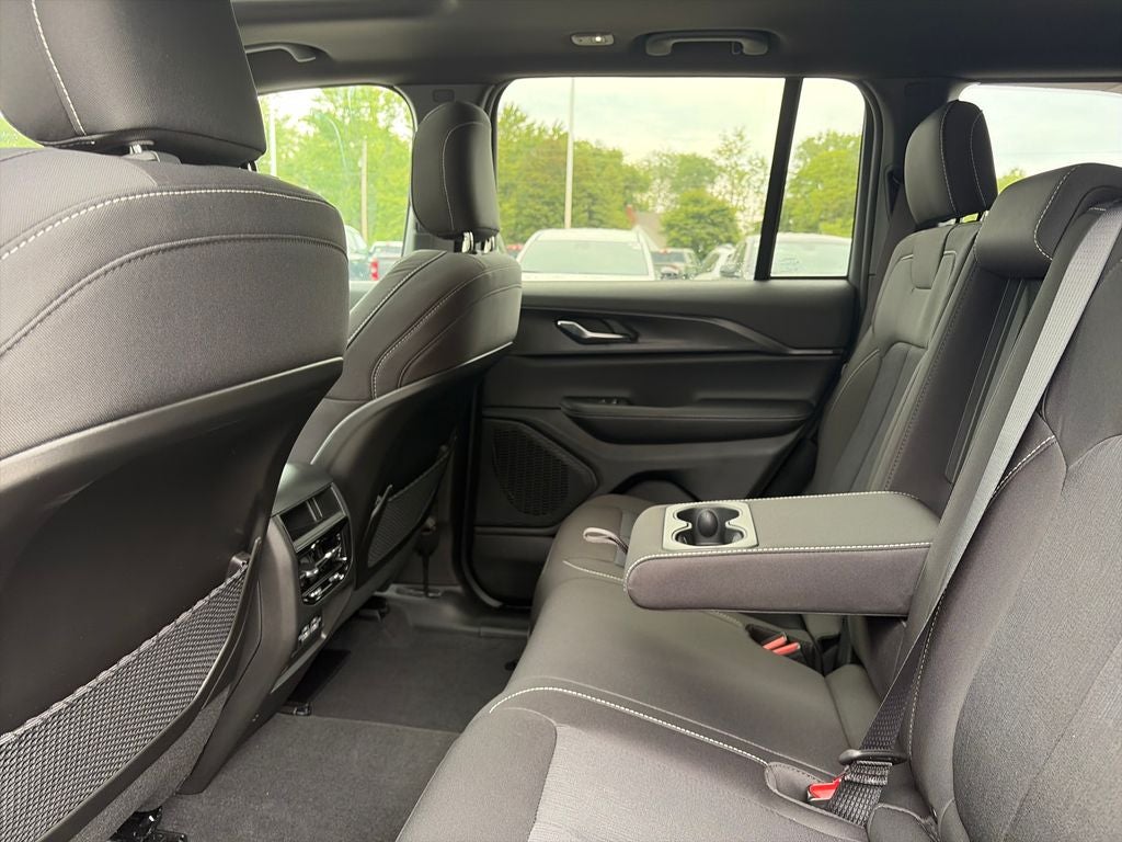 2027 Jeep Grand Cherokee Laredo X