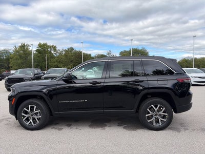 2027 Jeep Grand Cherokee Laredo