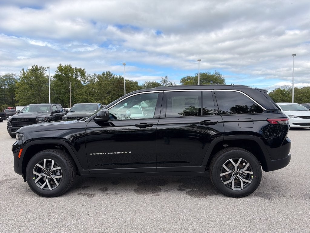 2027 Jeep Grand Cherokee Laredo