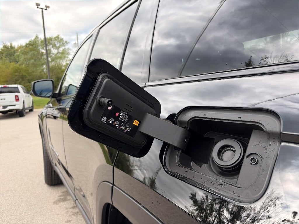 2027 Jeep Grand Cherokee Laredo