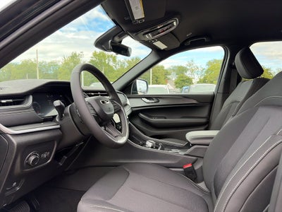 2027 Jeep Grand Cherokee Laredo