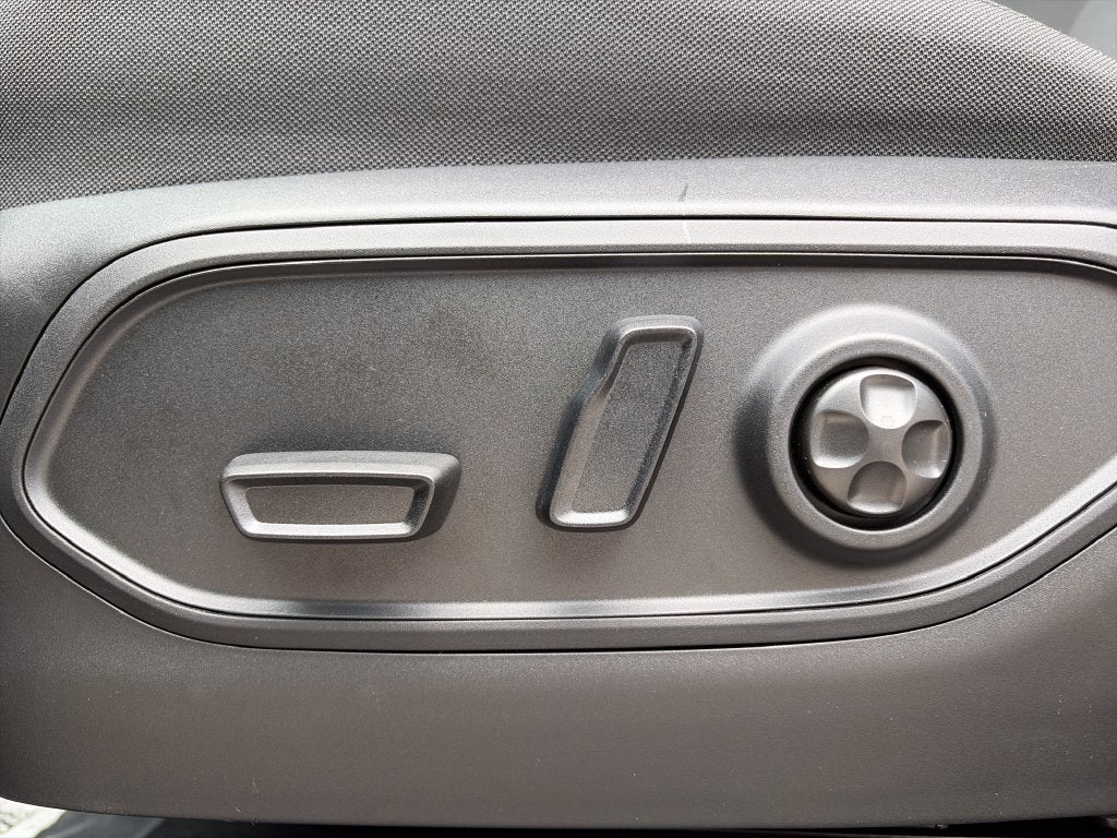 2027 Jeep Grand Cherokee Laredo