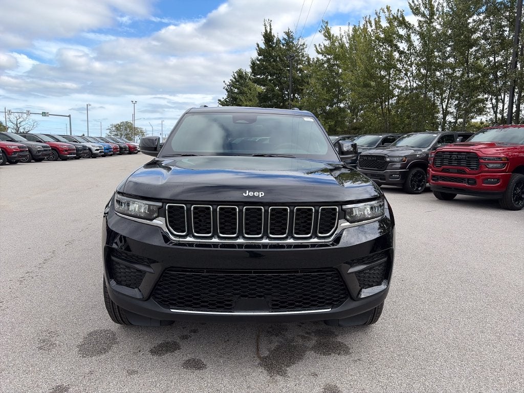 2027 Jeep Grand Cherokee Laredo