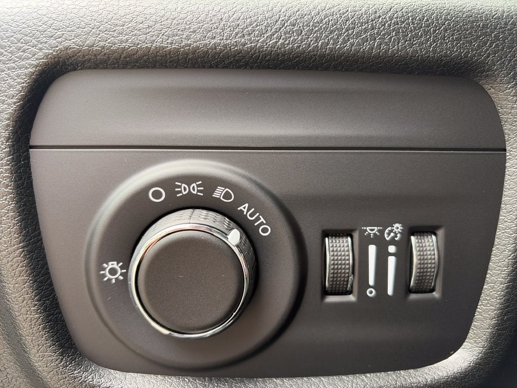 2027 Jeep Grand Cherokee Laredo