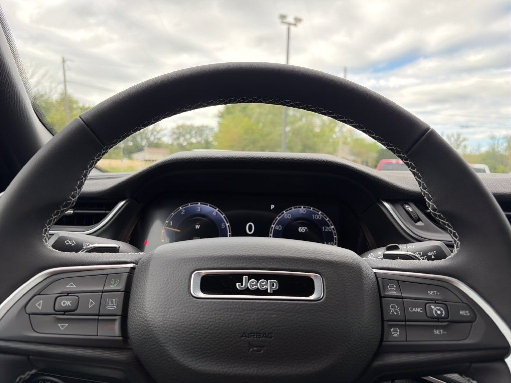 2027 Jeep Grand Cherokee Laredo