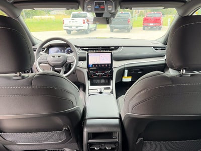 2027 Jeep Grand Cherokee Laredo
