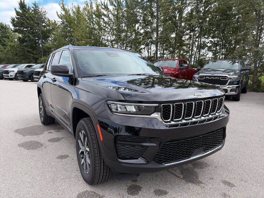 2027 Jeep Grand Cherokee Laredo