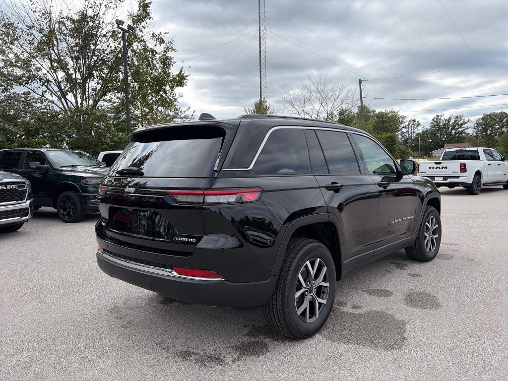 2027 Jeep Grand Cherokee Laredo