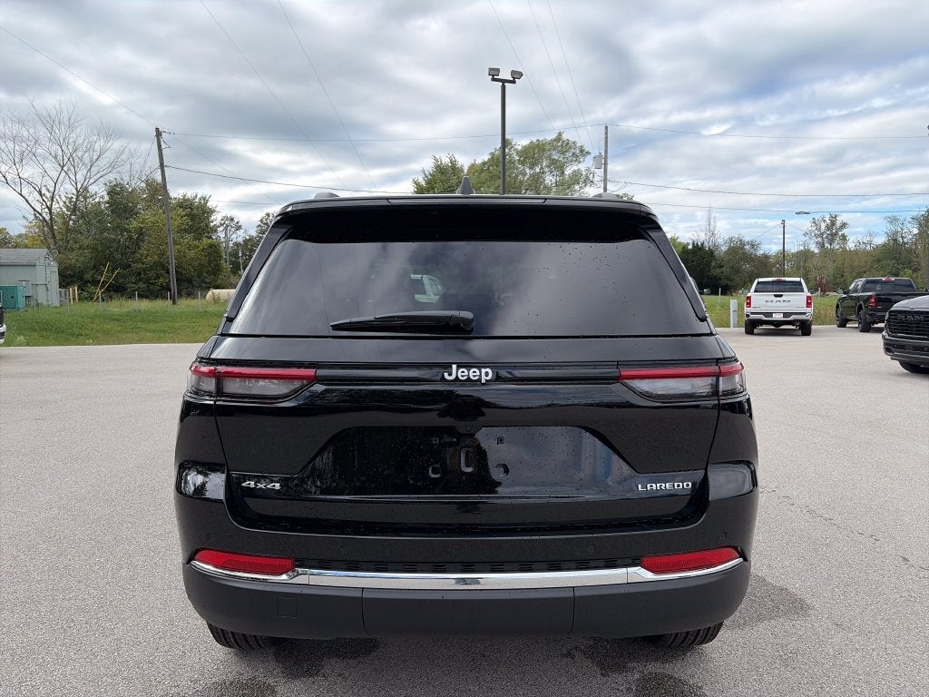 2027 Jeep Grand Cherokee Laredo