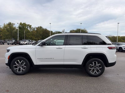 2027 Jeep Grand Cherokee Laredo