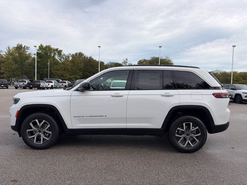 2027 Jeep Grand Cherokee Laredo