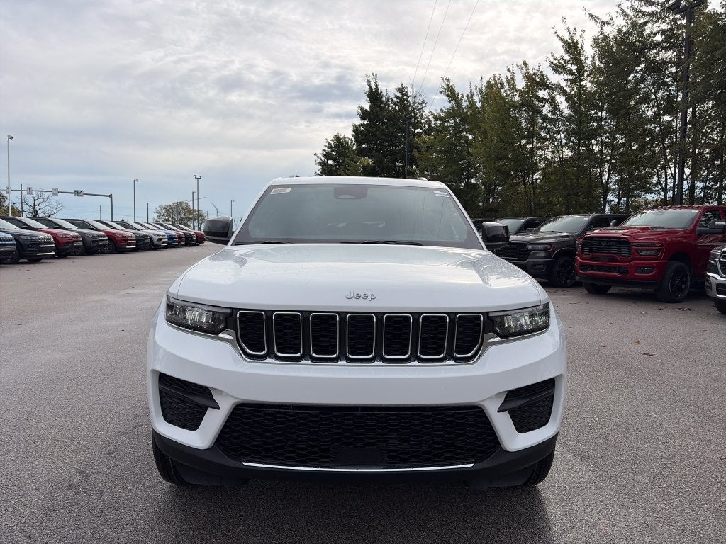 2027 Jeep Grand Cherokee Laredo