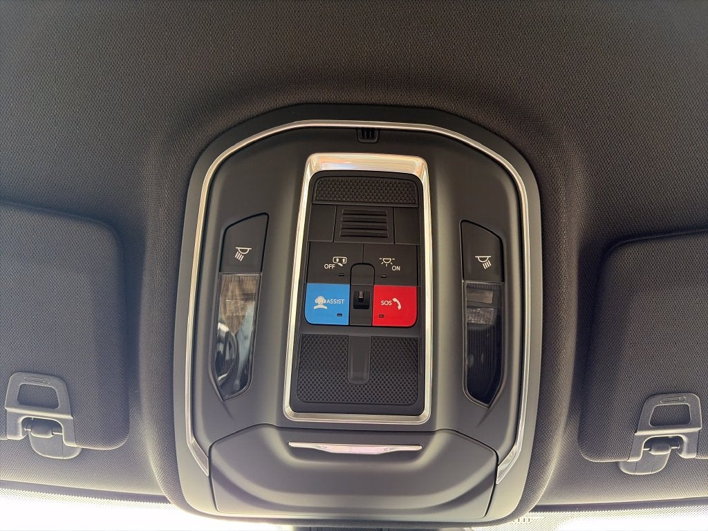 2027 Jeep Grand Cherokee Laredo