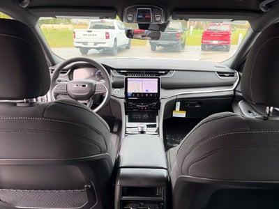 2027 Jeep Grand Cherokee Laredo