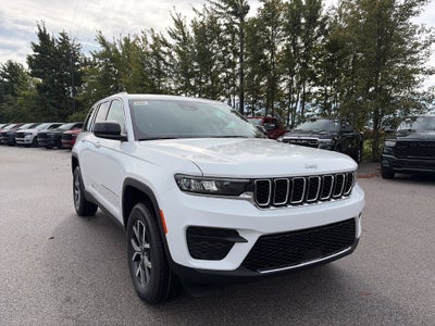 2027 Jeep Grand Cherokee Laredo