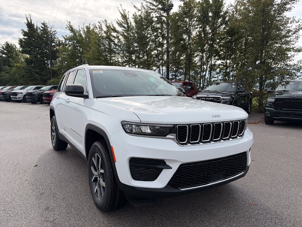 2027 Jeep Grand Cherokee Laredo