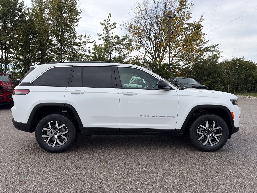 2027 Jeep Grand Cherokee Laredo