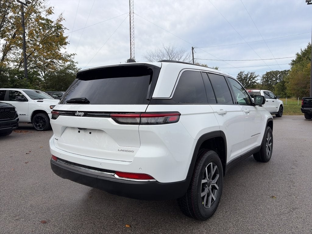 2027 Jeep Grand Cherokee Laredo