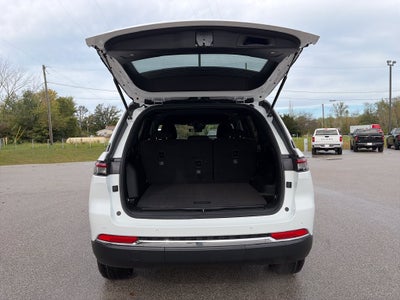 2027 Jeep Grand Cherokee Laredo