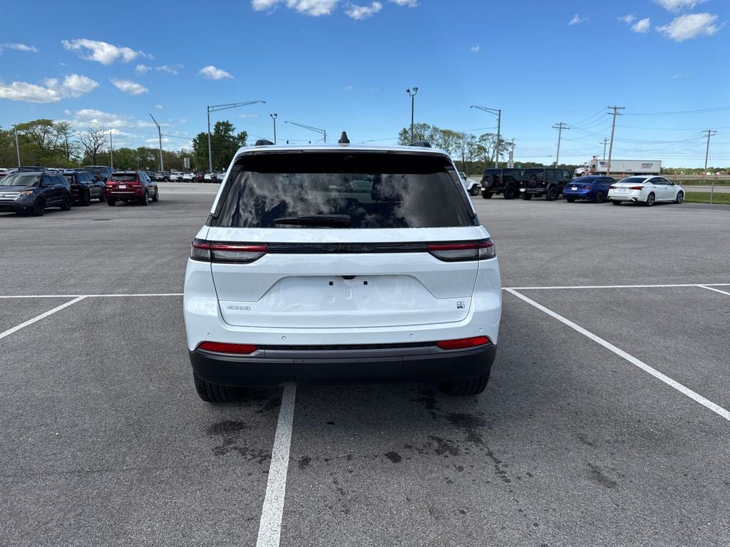 2026 Jeep Grand Cherokee Base