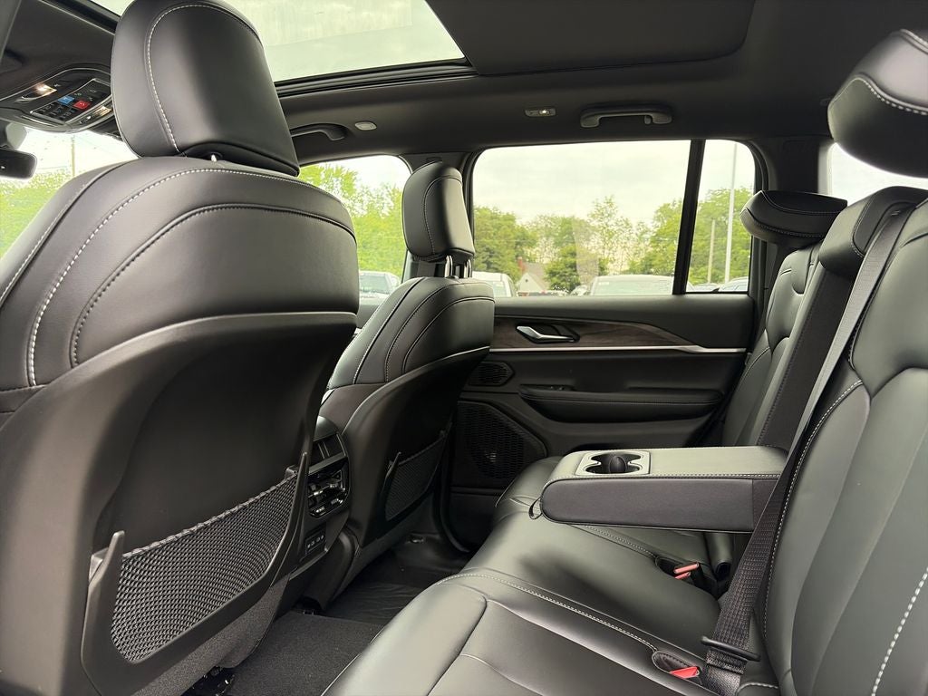 2027 Jeep Grand Cherokee Limited Reserve