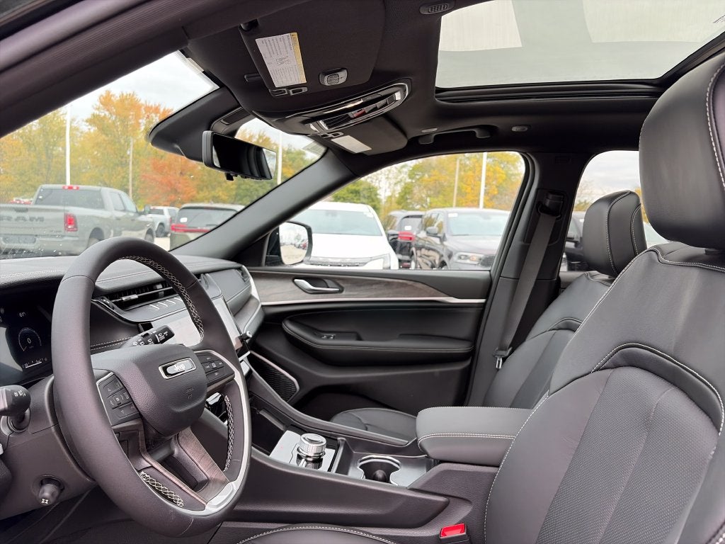 2027 Jeep Grand Cherokee Limited Reserve
