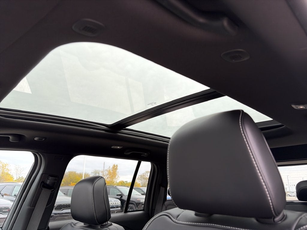 2027 Jeep Grand Cherokee Limited Reserve