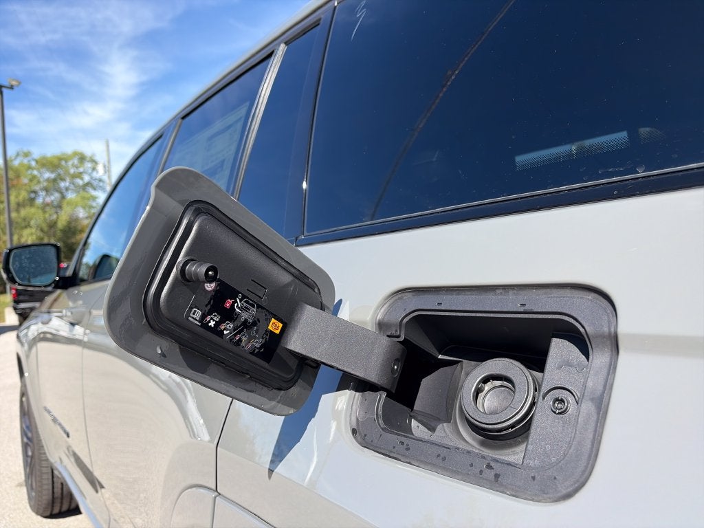 2027 Jeep Grand Cherokee Limited Reserve