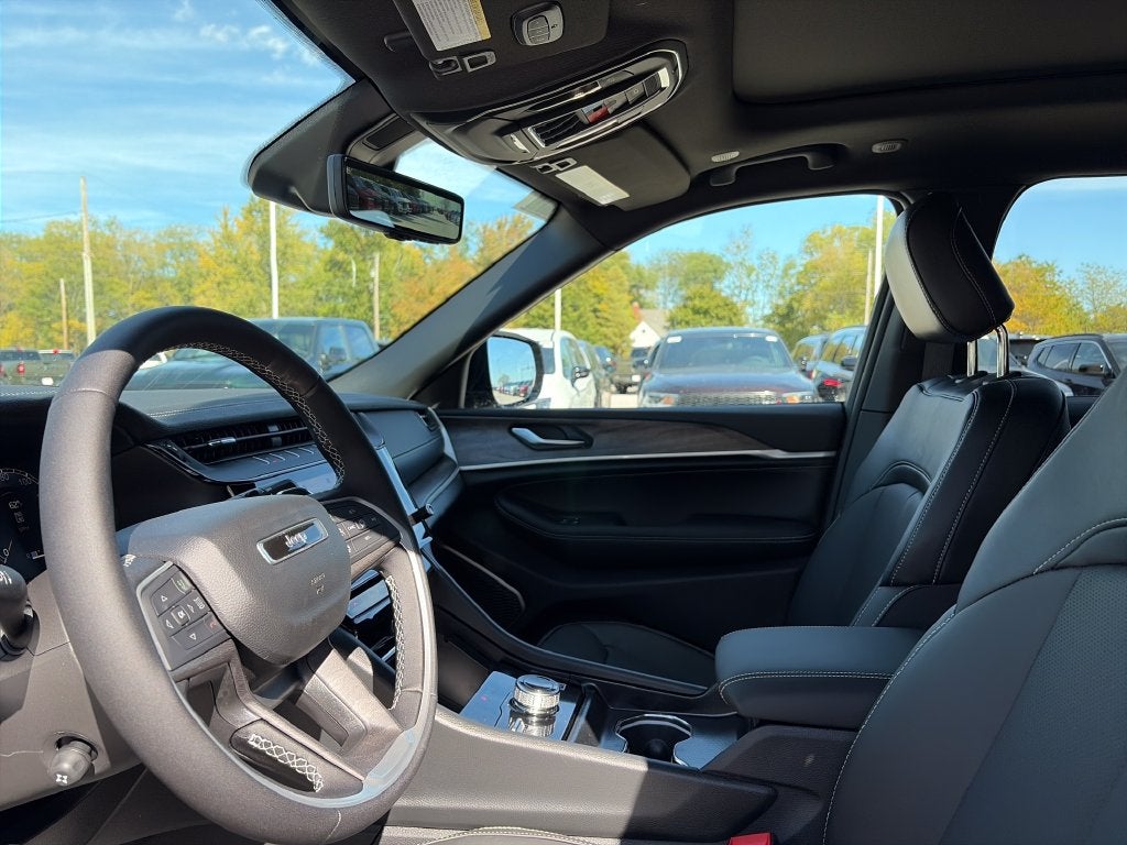 2027 Jeep Grand Cherokee Limited Reserve
