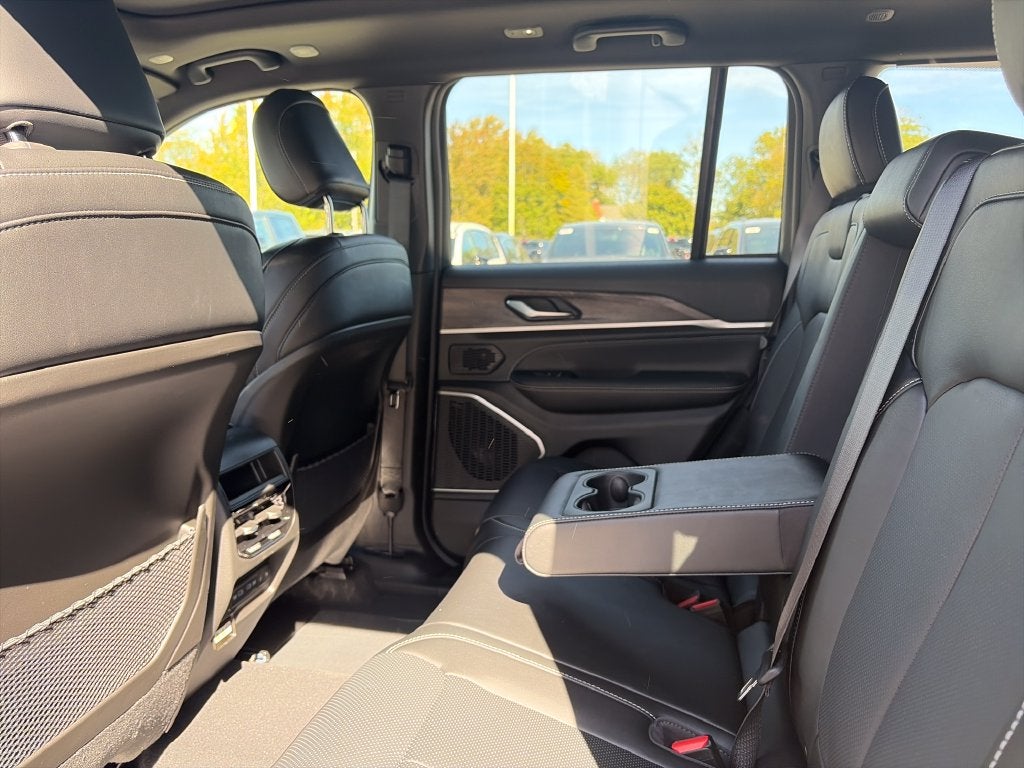 2027 Jeep Grand Cherokee Limited Reserve