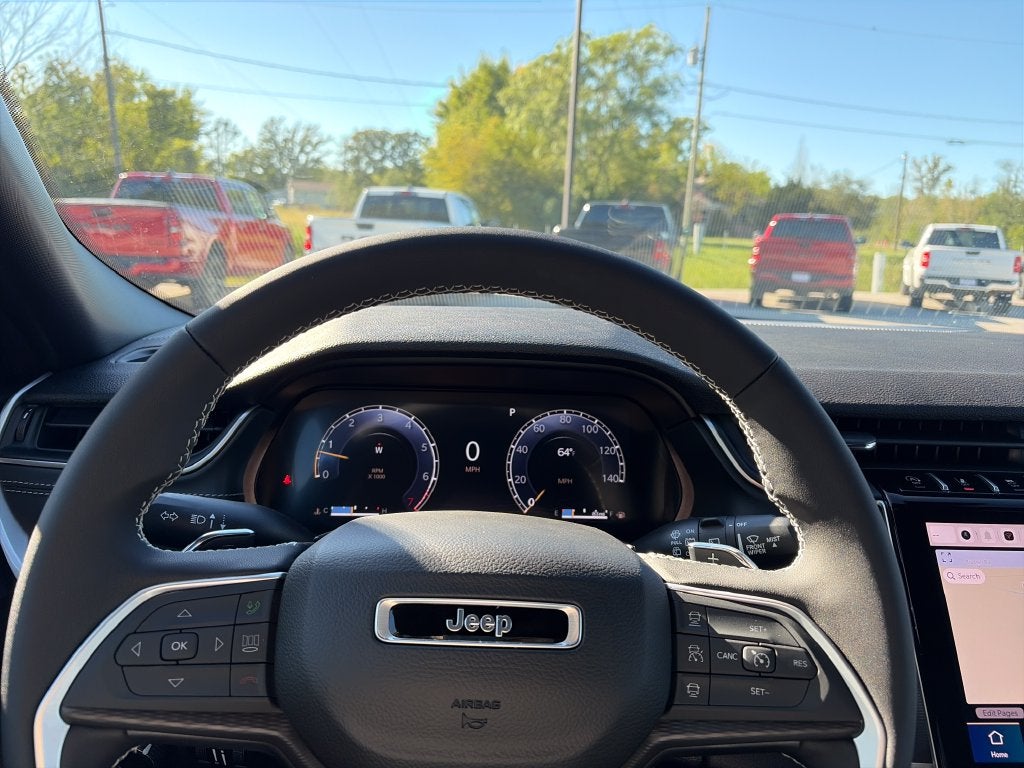 2027 Jeep Grand Cherokee L Laredo