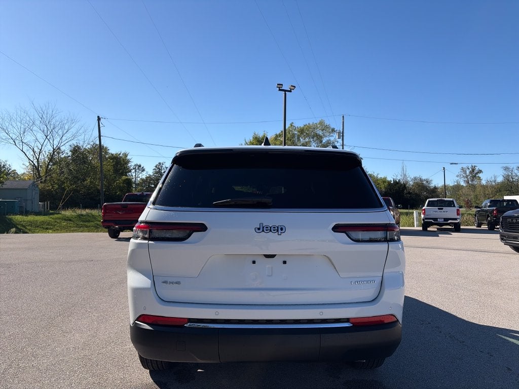 2027 Jeep Grand Cherokee L Laredo