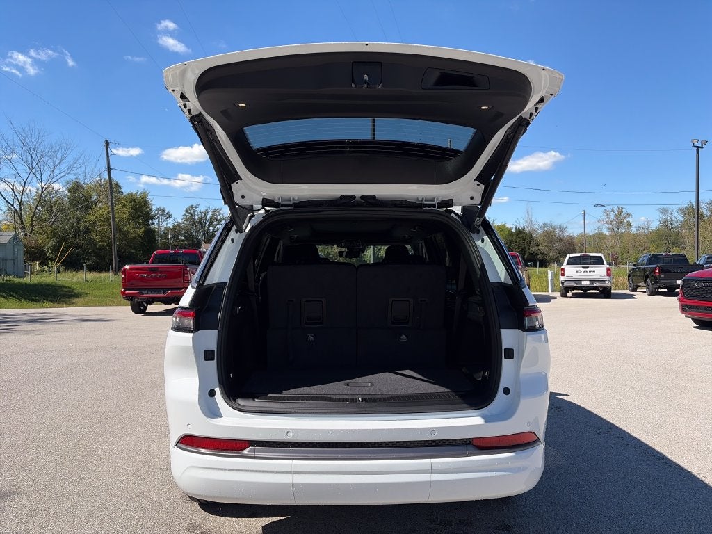 2027 Jeep Grand Cherokee L Limited Reserve