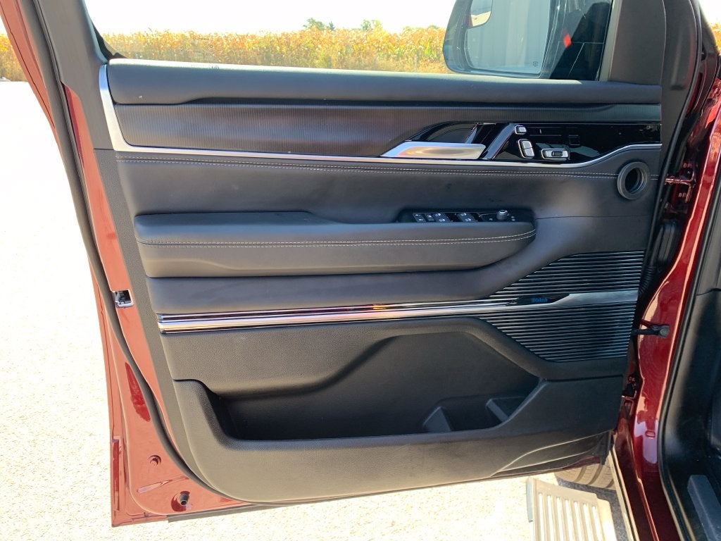 2026 Jeep Grand Wagoneer L Summit Obsidian