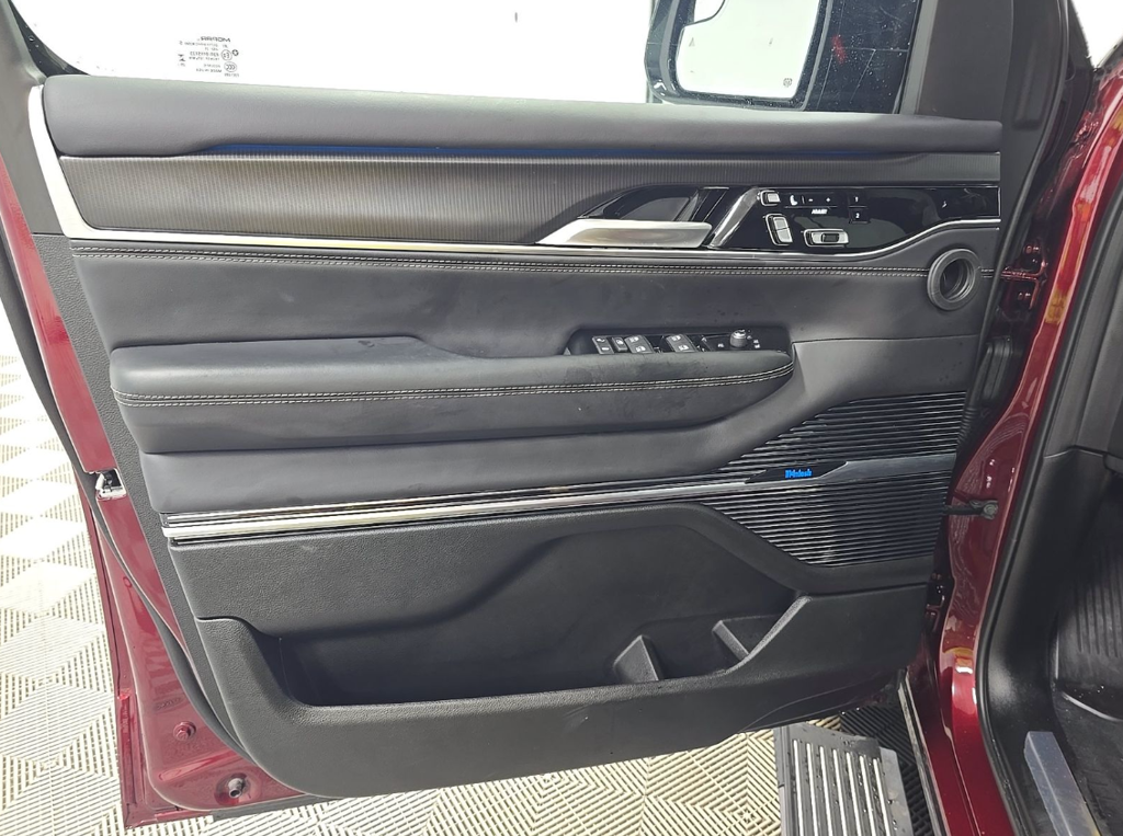 2026 Jeep Grand Wagoneer L Summit Obsidian