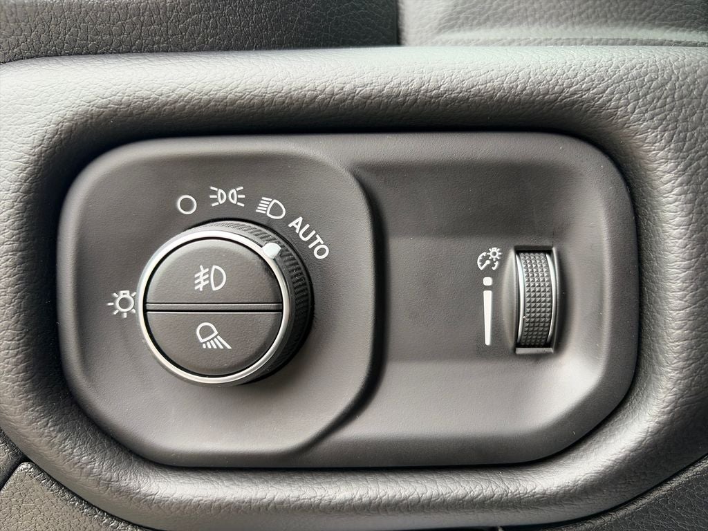 2027 RAM 1500 Big Horn/Lone Star