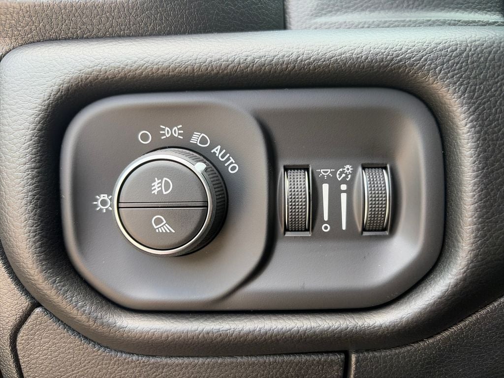 2027 RAM 1500 Big Horn/Lone Star
