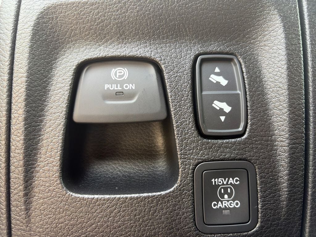 2027 RAM 1500 Big Horn/Lone Star