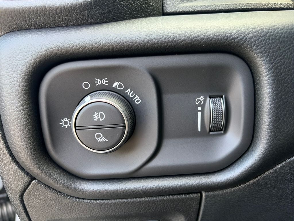 2027 RAM 1500 Big Horn/Lone Star