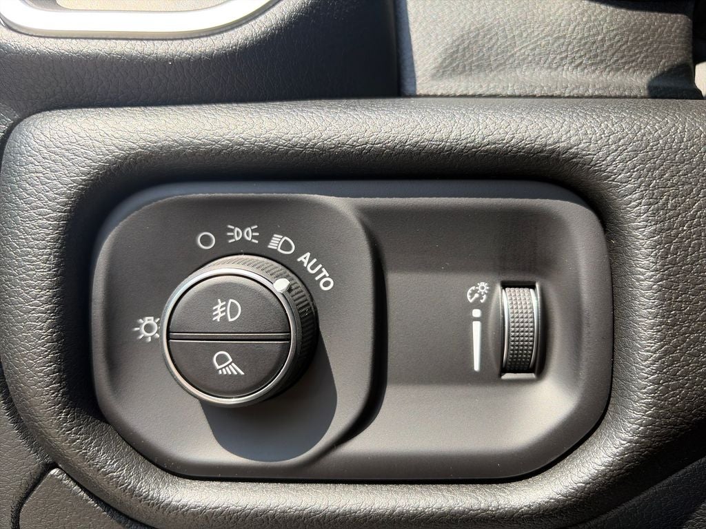 2027 RAM 1500 Big Horn/Lone Star