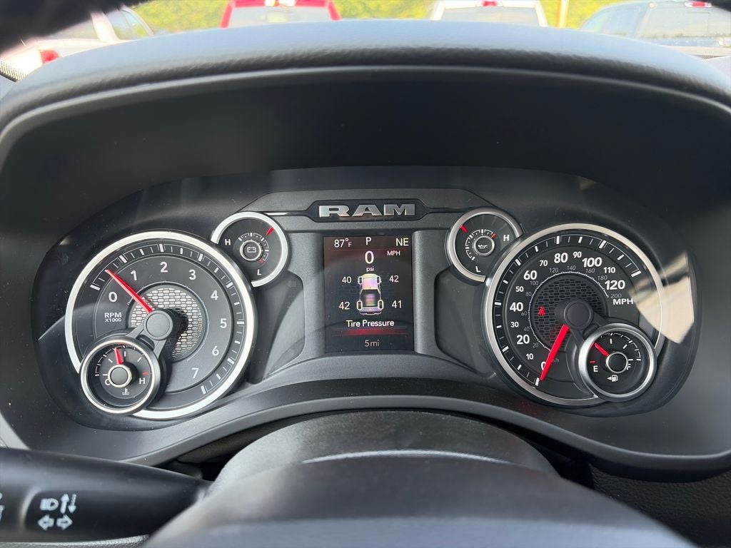 2027 RAM 1500 Big Horn/Lone Star