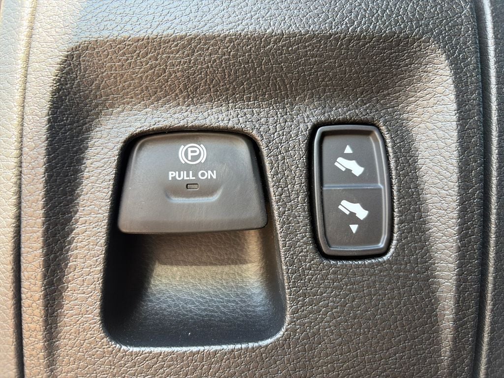2027 RAM 1500 Big Horn/Lone Star