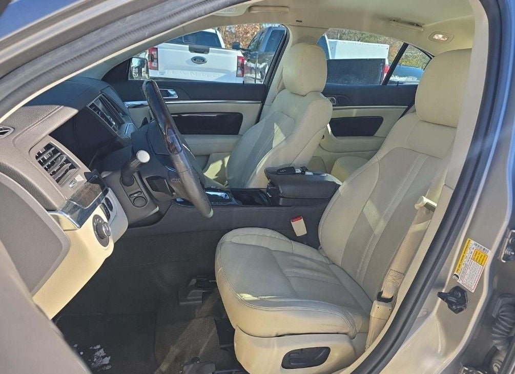 2016 Lincoln MKS Base