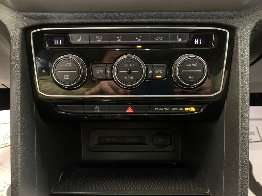 2022 Volkswagen Atlas Cross Sport 2.0T SEL R-Line