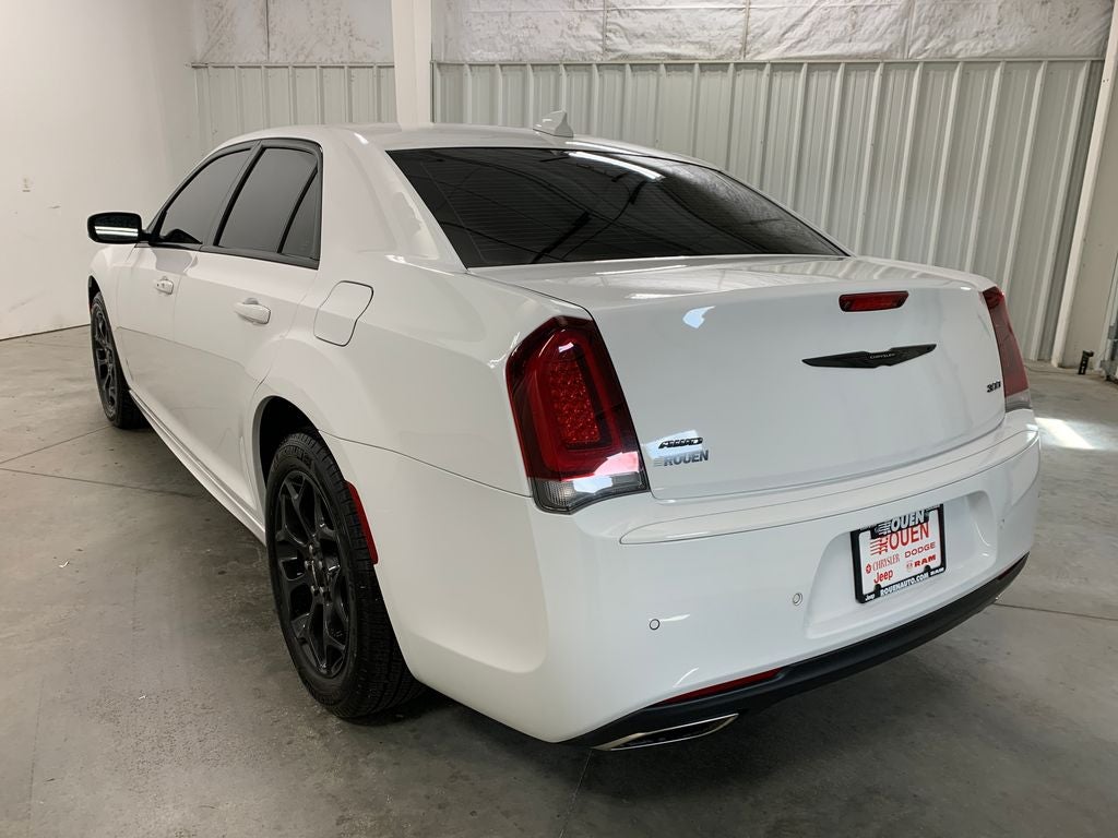 2023 Chrysler 300 Touring