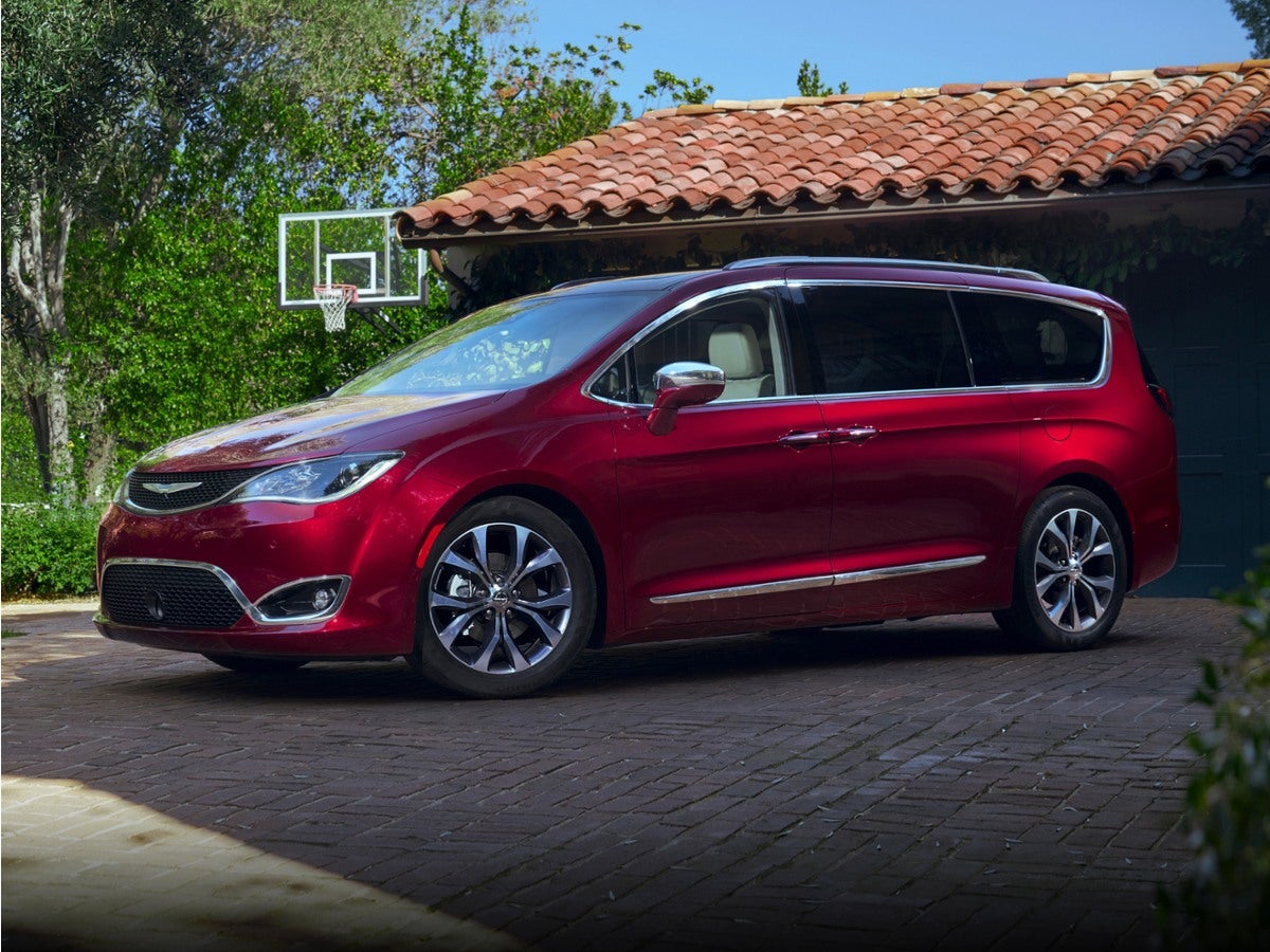 2017 Chrysler Pacifica Touring-L's photo