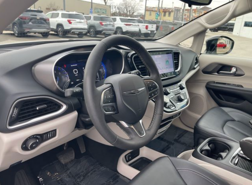 2024 Chrysler Pacifica Touring L